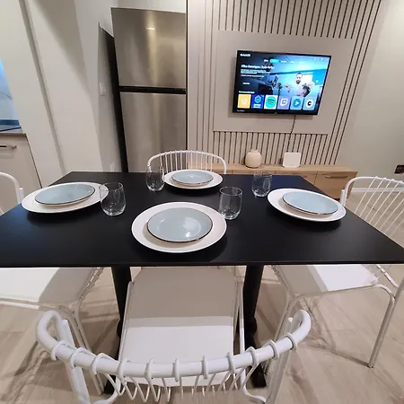 アパート Whispering Dawn Apartment, Accommodates 4, Next To Center, With Ac And Wifi *