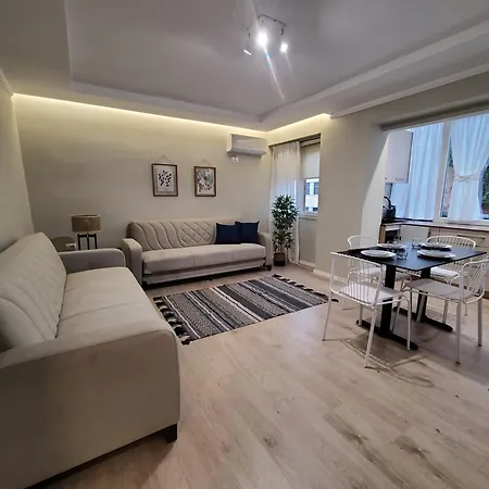 Tesa Apartment, Accommodates 4, Next To Center, With Ac And Wifi Lägenhet *