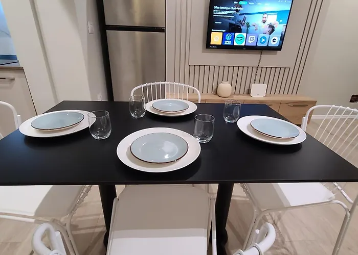 Lejlighed The Whispering Dawn - City Centre Apartment *