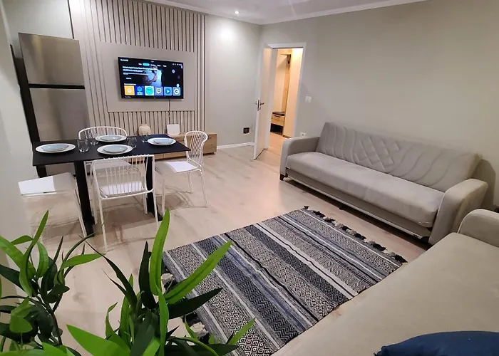 The Whispering Dawn - City Centre Apartment *